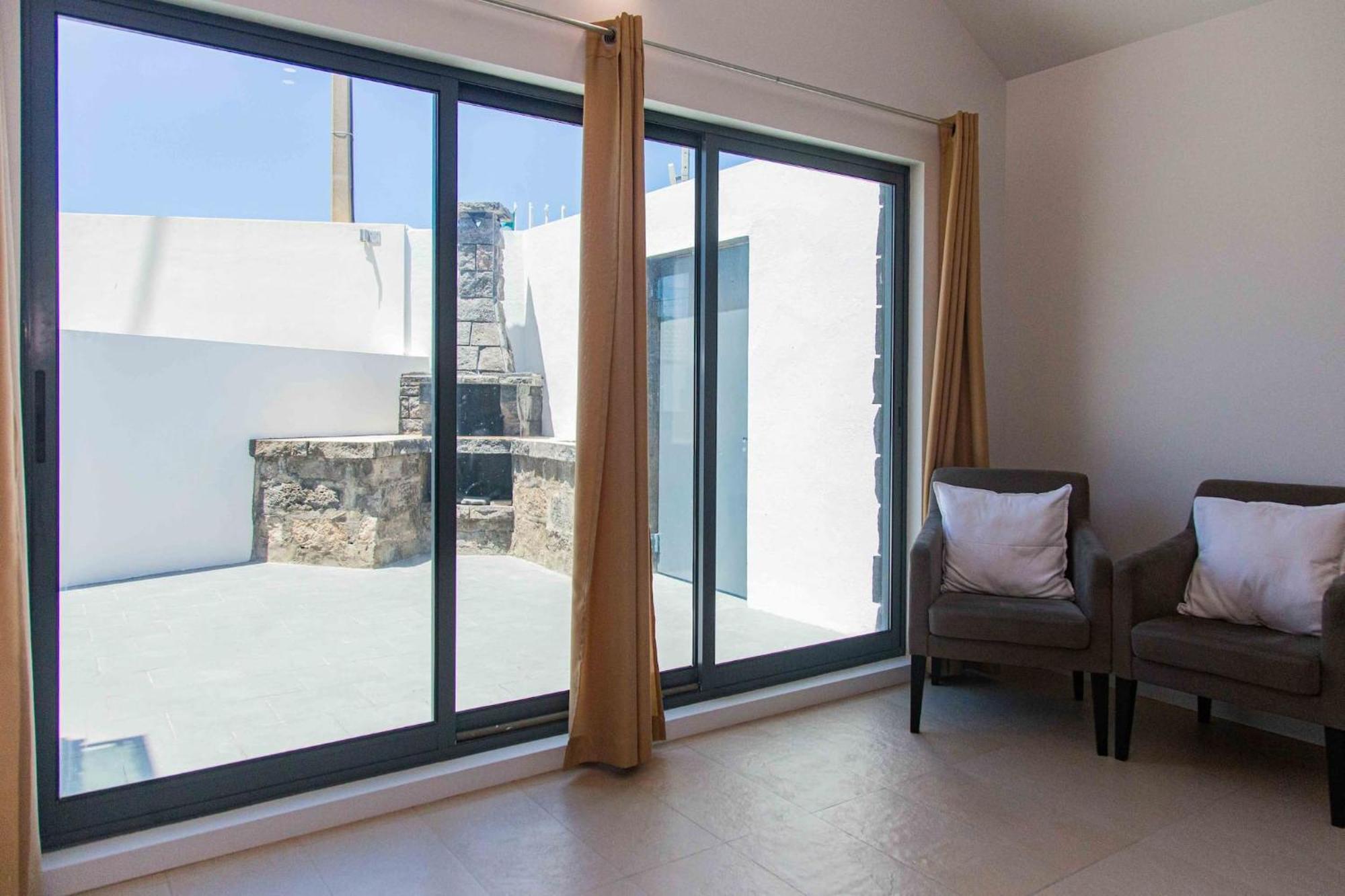Mosteiros Beach House Extérieur photo